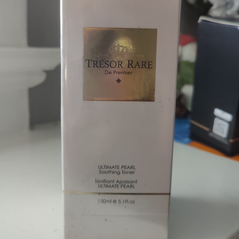 Tresor Rare ultimate pearl soothing toner.